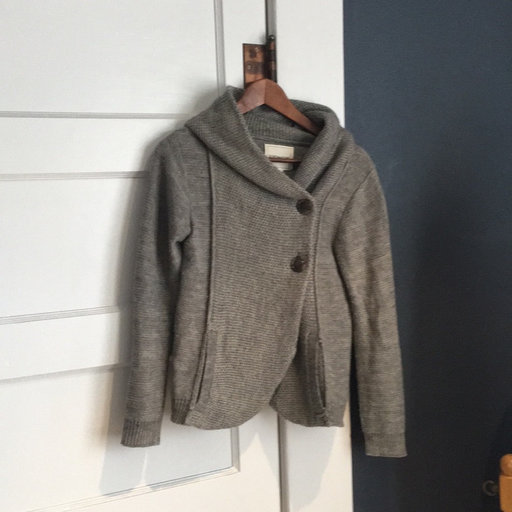 Cozy asymmetrical sweater from OLIVE des OLIVE